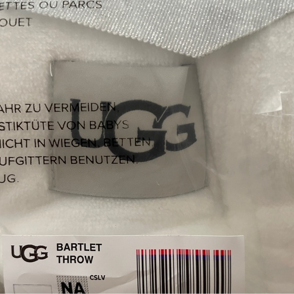 UGG Snow White Cozy Throw Blanket - Picture 3 of 5